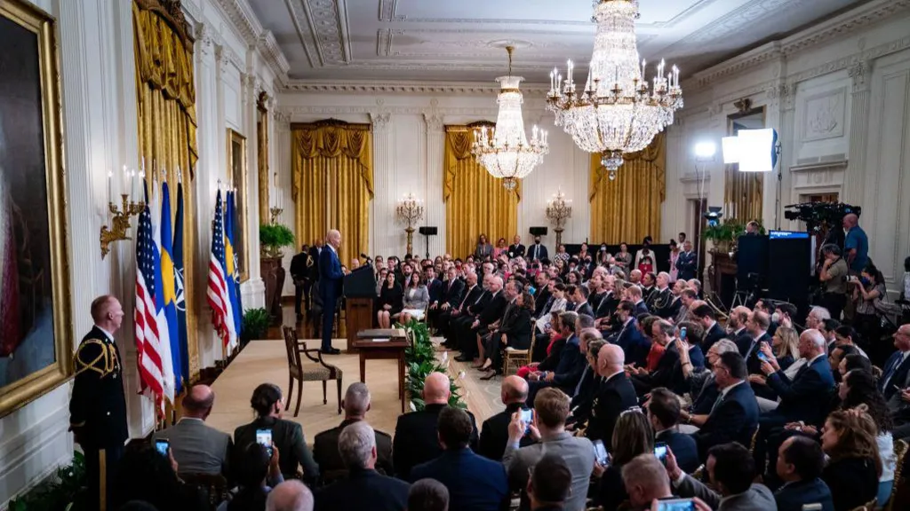 White House unveils plans for new $200m ballroom